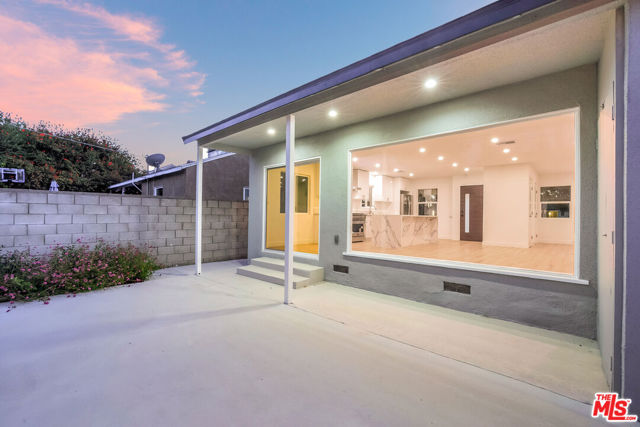 5822 Saloma Avenue, Sherman Oaks CA: https://media.crmls.org/mediaz/f75efb37-3838-44fa-8bb5-15cd588af402.jpg