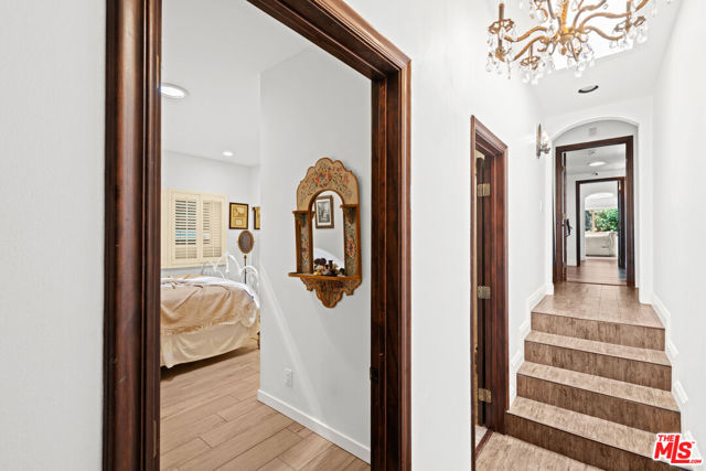16582 Calneva Drive, Encino CA: https://media.crmls.org/mediaz/f75f07fb-df18-421b-b9ad-9852710f7ac5.jpg