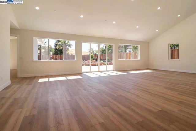 5232 Henderson Ct, Antioch CA: https://media.crmls.org/mediaz/f75f4bf6-8f75-43fb-899c-b28072db2e7b.jpg