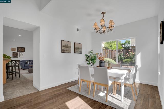 1109 Brittany Hills Ct, Martinez CA: https://media.crmls.org/mediaz/f75f5216-e19e-4a67-bf4a-3ac7f32297fb.jpg