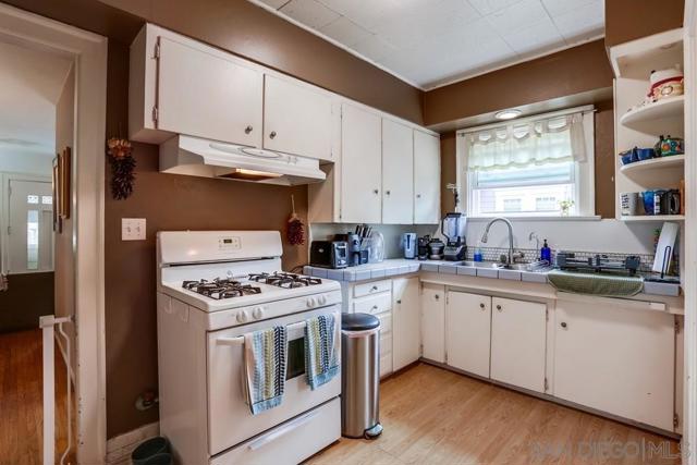 1914 1916 Fern Street, San Diego CA: https://media.crmls.org/mediaz/f7603013-889c-4c10-9e9f-11b2cf92cb11.jpg
