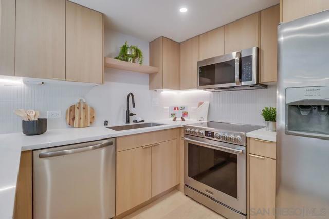 425 W W Beech St, San Diego CA: https://media.crmls.org/mediaz/f7610a28-aad1-409c-baa3-77c3e38deac9.jpg