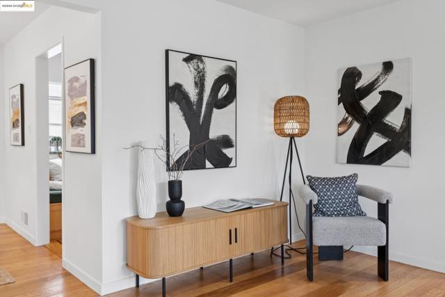 6141 Broadway Ter, Oakland CA: https://media.crmls.org/mediaz/f76111ba-abef-4847-8c2d-f68f074851de.jpg