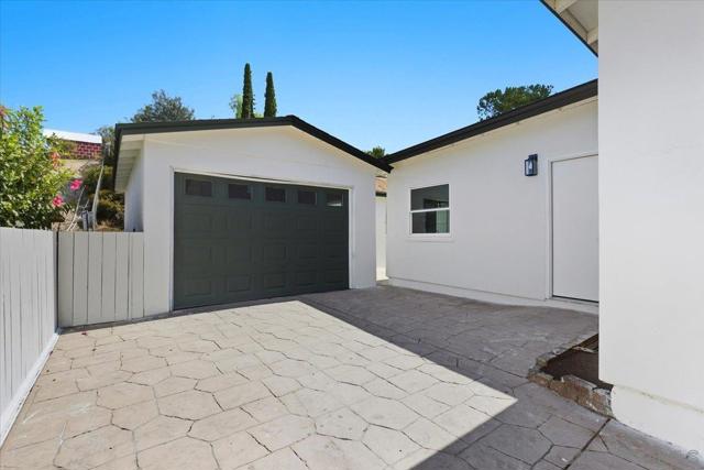 2039 Winnett St, San Diego CA: https://media.crmls.org/mediaz/f7617e96-7adb-4444-be3d-f0497c04111f.jpg