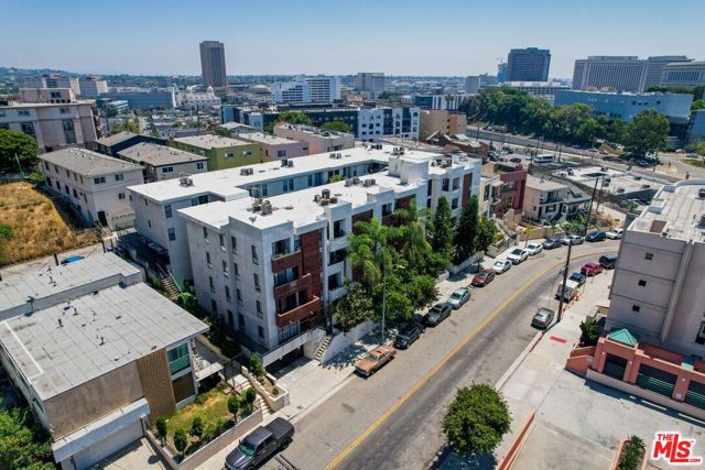 630 N Grand Avenue, Los Angeles CA: https://media.crmls.org/mediaz/f761d6cd-6ebd-415f-a608-0be6277b5557.jpg