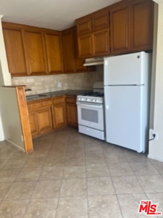 721 Pine Street, Santa Monica CA: https://media.crmls.org/mediaz/f762432c-cfc8-45be-884d-ce326470fbcb.jpg