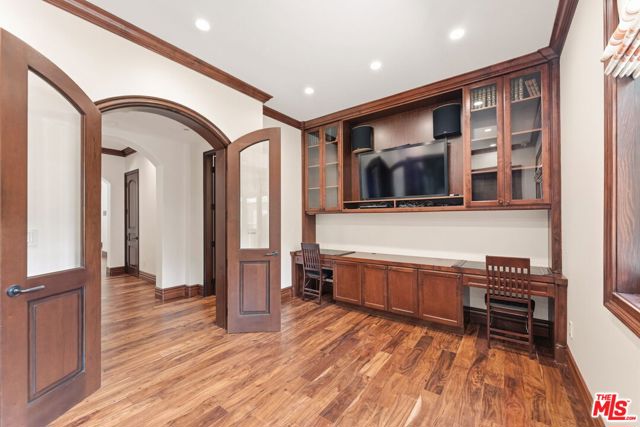2108 San Ysidro Drive photo 32