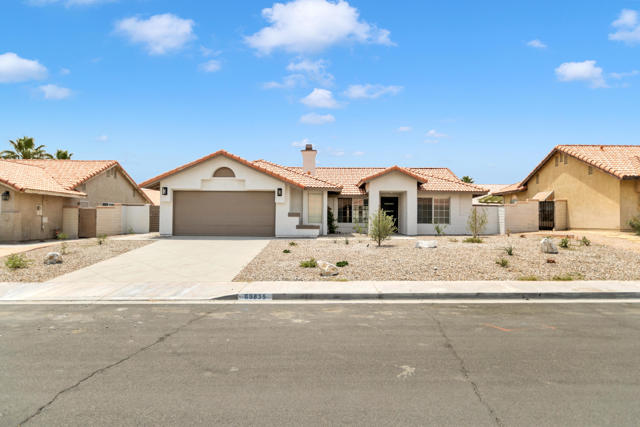 69835 Bluegrass Way, Cathedral City CA: https://media.crmls.org/mediaz/f7634643-c98f-4a6e-b3da-b788a366d8ac.jpg