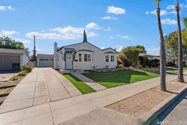 4642 Aragon DR, San Diego CA: https://media.crmls.org/mediaz/f76359d4-c762-41b5-a452-bff04bdd4f34.jpg