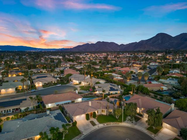 44476 Hazel Canyon Lane, Palm Desert CA: https://media.crmls.org/mediaz/f76373af-fa27-44ef-ad22-643a847d00e2.jpg