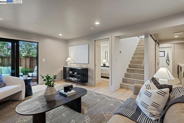 833 Polk St, Albany CA: https://media.crmls.org/mediaz/f7638482-8abc-40be-92b6-7fb53a4686cd.jpg