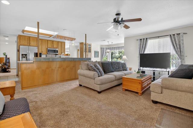 1222 Via Del Sol Road, Salinas CA: https://media.crmls.org/mediaz/f7638e9f-9171-4cf0-b514-dcd0208b0bd6.jpg