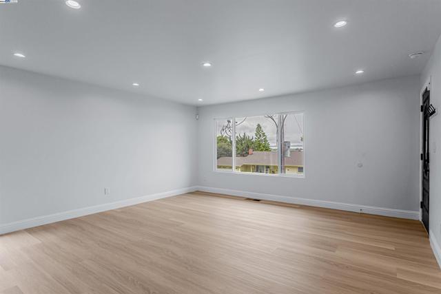 Image 7 of 35 For 158 Baxter St.