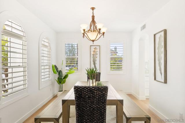 2337 Douglaston Glen, Escondido CA: https://media.crmls.org/mediaz/f7648ab7-b959-4a2b-ab0f-3869f54fad91.jpg