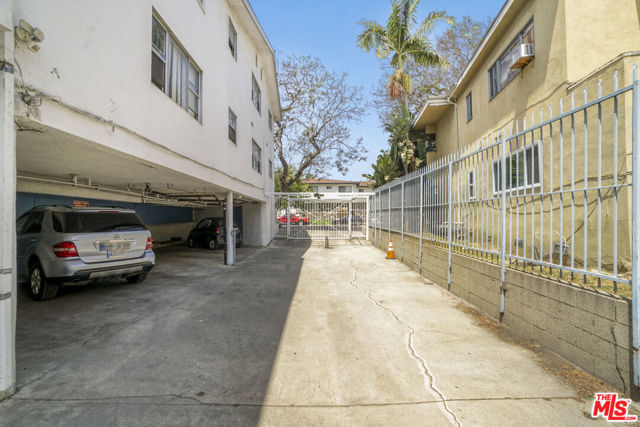 4505 Santa Rosalia Drive, Los Angeles CA: https://media.crmls.org/mediaz/f765b6f5-880e-427b-9a87-283a313164fe.jpg