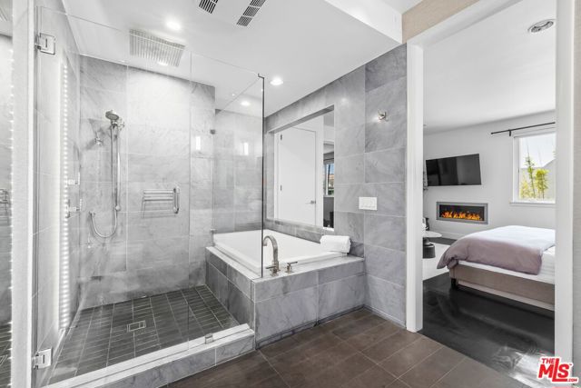 32 Galleon Street, Marina del Rey CA: https://media.crmls.org/mediaz/f765ccd4-7869-4083-aae1-b6837c30ff02.jpg