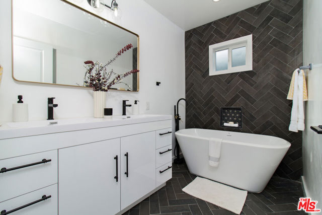 4068 Sutro Avenue photo 12