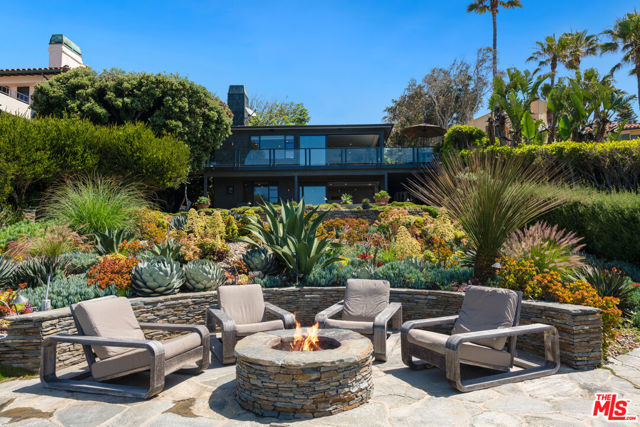 7089 Birdview Avenue, Malibu CA: https://media.crmls.org/mediaz/f766db79-55a1-4dff-9da6-c8fe0d35db58.jpg