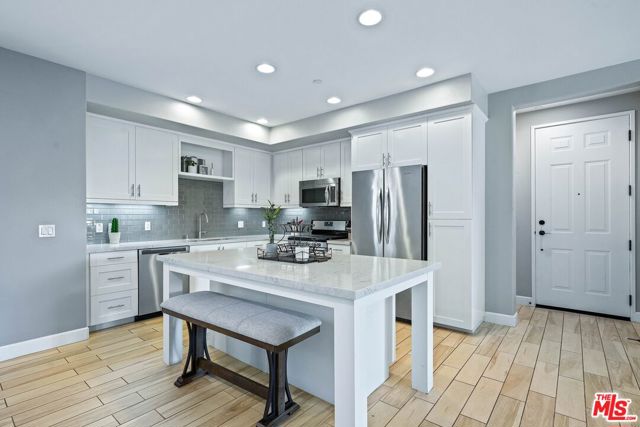Photo #7: 23323071 Listing 