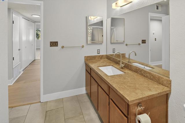 400 Davis St, San Leandro CA: https://media.crmls.org/mediaz/f767098d-c4bd-4201-9fdb-84814d719e7d.jpg