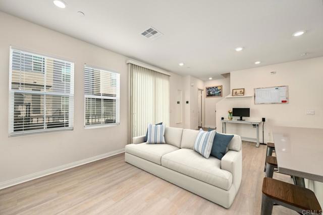 Detail Gallery Image 3 of 20 For 354 Fitzpatrick Rd #104,  San Marcos,  CA 92069 - 2 Beds | 2 Baths