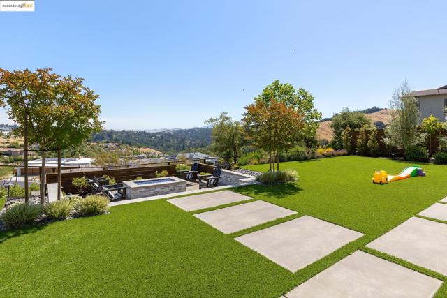 63 Tomcat Way, Orinda CA: https://media.crmls.org/mediaz/f76783c9-2f72-4473-88c7-102add81e235.jpg