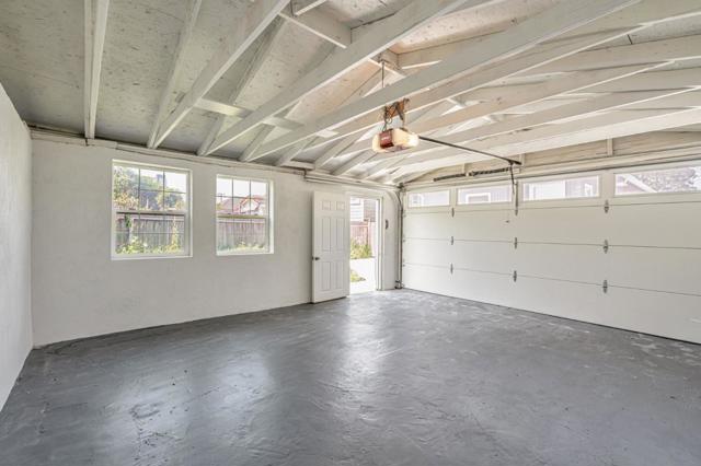 1081 65th Street, Emeryville CA: https://media.crmls.org/mediaz/f767d30b-f39e-413a-bac2-03b32099072f.jpg