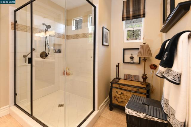 1759 Latour Ave, Brentwood CA: https://media.crmls.org/mediaz/f767d7a6-cb29-4bff-920d-df9f422c47ee.jpg