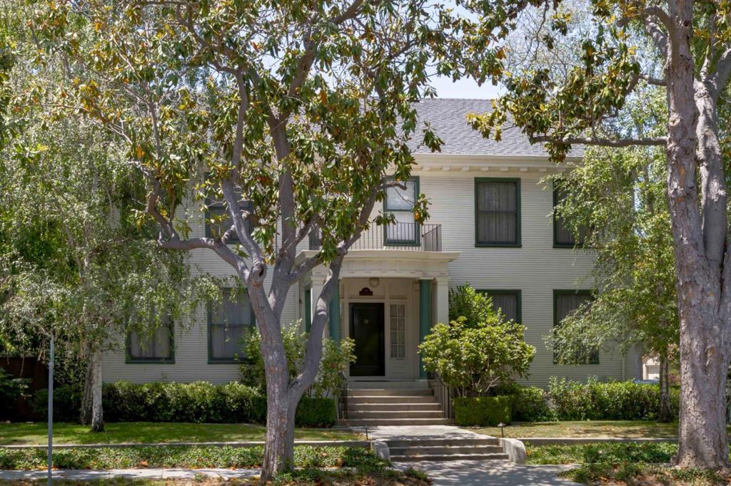 789 University Avenue