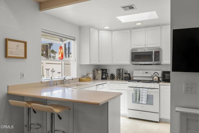2036 Pierpont Boulevard, Ventura CA: https://media.crmls.org/mediaz/f7686b0d-9965-4b2e-a86a-a82810666431.jpg