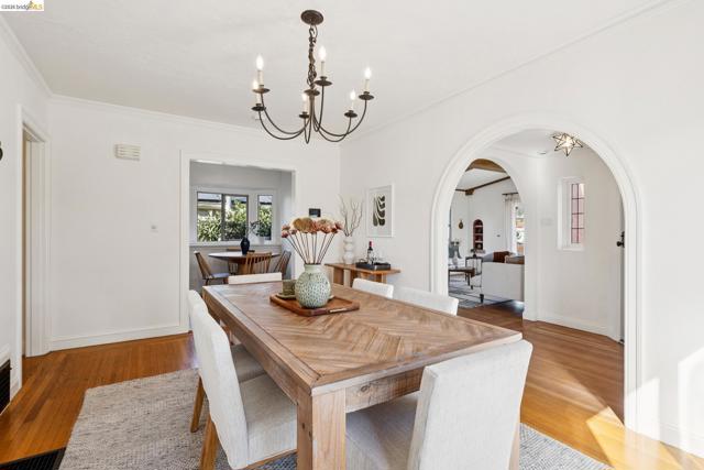 1136 Marin Ave, Albany CA: https://media.crmls.org/mediaz/f768848f-a79e-403b-b55d-7dca10873fc5.jpg