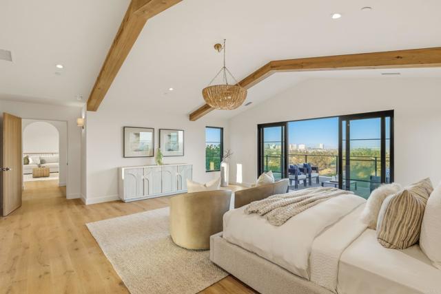 Detail Gallery Image 40 of 72 For 8341 La Jolla Scenic Dr, La Jolla,  CA 92037 - 5 Beds | 5/1 Baths