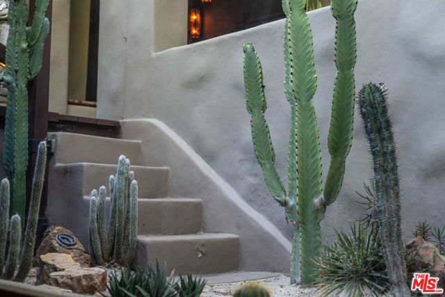 769 Bonita Drive, South Pasadena CA: https://media.crmls.org/mediaz/f76891a1-bab3-41e7-a5d3-bd3ad9d949ca.jpg