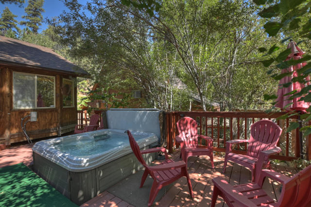 43259 Bow Canyon Road, Big Bear CA: https://media.crmls.org/mediaz/f768ce39-c658-4e92-bcd9-4e1e5651c277.jpg