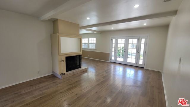 7465 N Forbes Avenue, Lake Balboa CA: https://media.crmls.org/mediaz/f7691794-b7ea-47bd-a189-63eb8d270eee.jpg