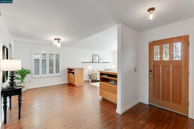 1438 Landahl Ct, Benicia CA: https://media.crmls.org/mediaz/f7696997-1257-443a-b089-a04ac1e59ca7.jpg