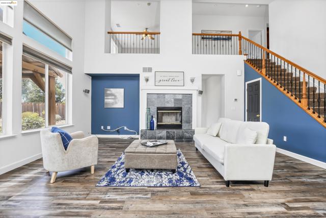 1212 landover, Brentwood CA: https://media.crmls.org/mediaz/f7696bd8-833d-4d8c-b69f-6ad11b44fd04.jpg