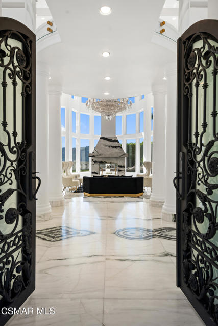 25665 Mulholland Highway, Calabasas CA: https://media.crmls.org/mediaz/f76a163f-37ed-4121-9482-e41345cb6ceb.jpg