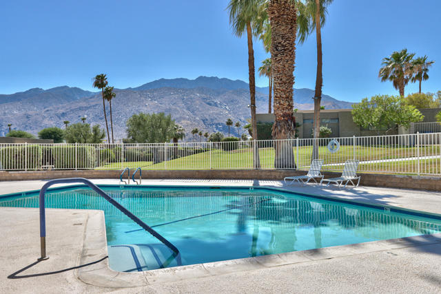 842 N Calle De Pinos, Palm Springs, CA 92262
