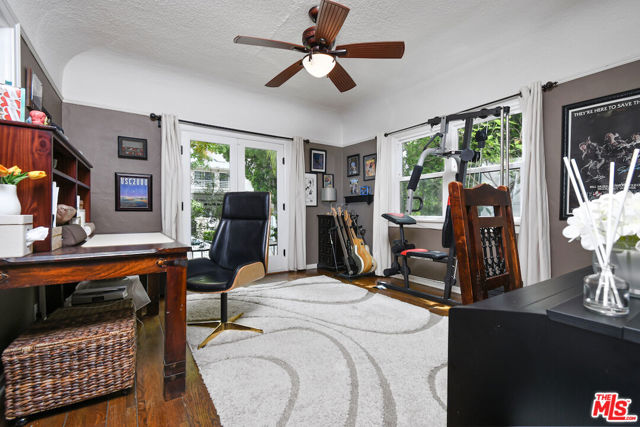 10344 Woodbridge Street, Toluca Lake CA: https://media.crmls.org/mediaz/f76a45d8-5e01-46f7-bb41-142da0fbb508.jpg