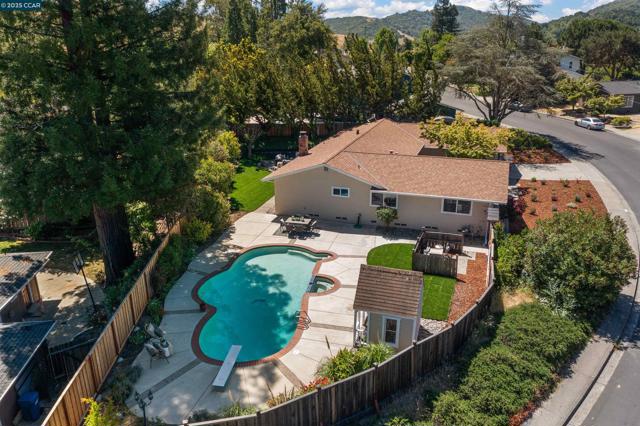 59 Shuey Dr, Moraga CA: https://media.crmls.org/mediaz/f76a4667-03dc-485b-b276-6551901b27e0.jpg