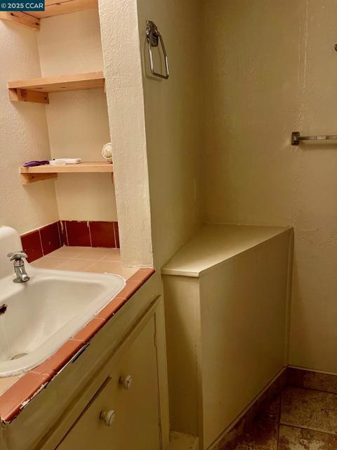 3530 Clinton Ave, Richmond CA: https://media.crmls.org/mediaz/f76a4e47-40a3-41da-a9cf-40e359ee10df.jpg