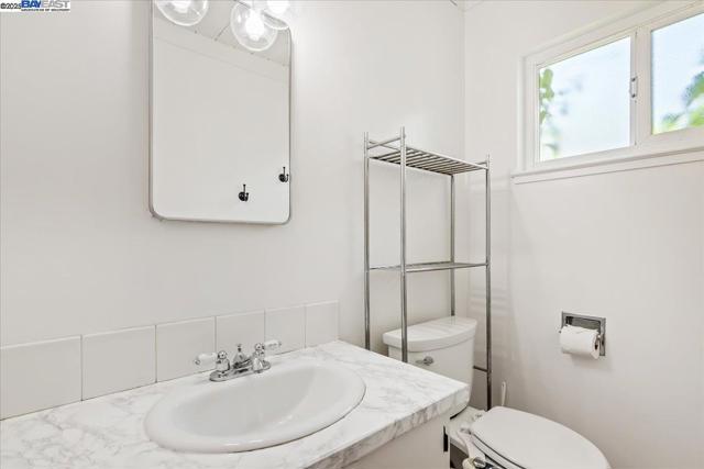137 Viewmont Ave, Vallejo CA: https://media.crmls.org/mediaz/f76ab79c-c24e-4ed2-bf0c-84d4a6e121fb.jpg