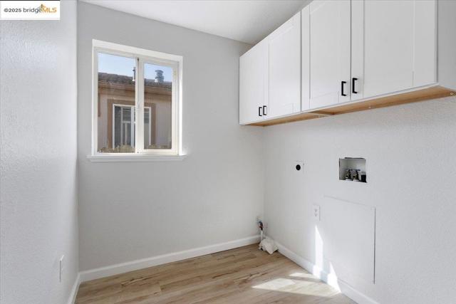 33526 4th ST, Union City CA: https://media.crmls.org/mediaz/f76aebc2-2fe1-4d58-a97f-cb9941e3bebd.jpg