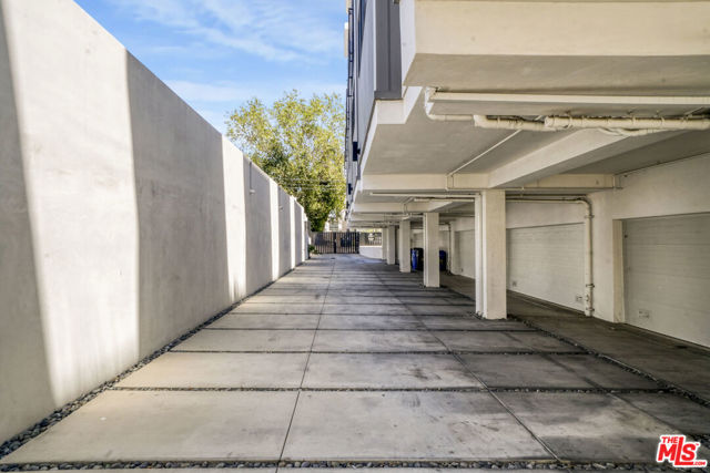 1445 1/4 N Martel Avenue, Los Angeles CA: https://media.crmls.org/mediaz/f76b05d8-ae14-41e3-b980-d6e69900d005.jpg