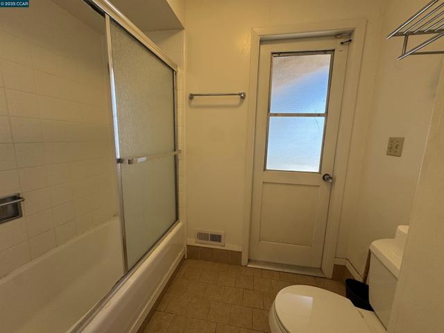 269 Birchwood Dr, Moraga CA: https://media.crmls.org/mediaz/f76b0a02-3945-4e13-8215-9c7f113b5e37.jpg