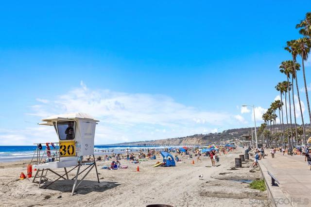 8263 Camino Del Oro, La Jolla CA: https://media.crmls.org/mediaz/f76b30a8-b0b8-4a8b-b618-f07bcde9251a.jpg