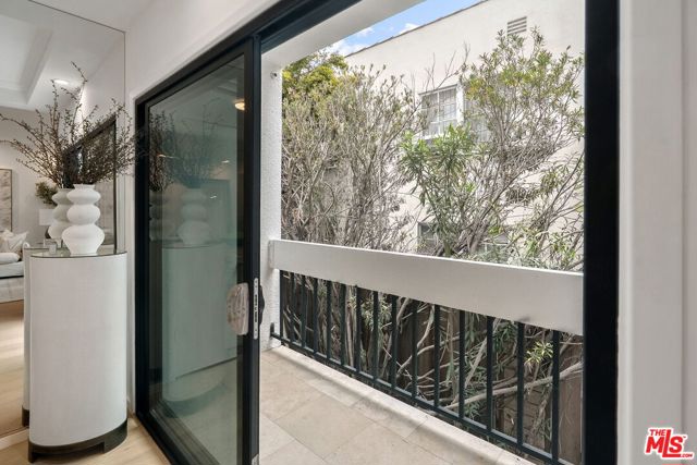 234 S Tower Drive, Beverly Hills CA: https://media.crmls.org/mediaz/f76b3e23-4316-4abf-a42a-29d12f732318.jpg