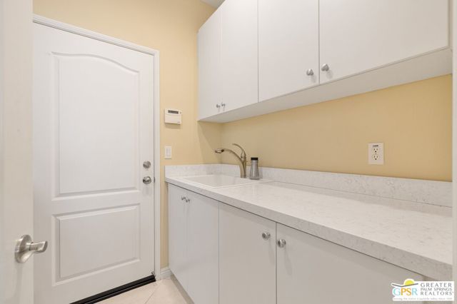 1850 Savanna Way, Palm Springs CA: https://media.crmls.org/mediaz/f76b68ee-9823-4062-882b-fd0761155293.jpg