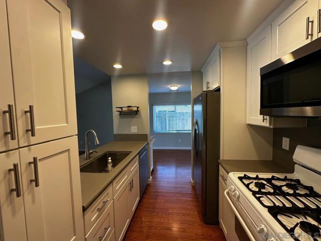 10017 Woodrose Ave, Santee CA: https://media.crmls.org/mediaz/f76b7ce7-6768-457c-bd31-3a5e1475b666.jpg